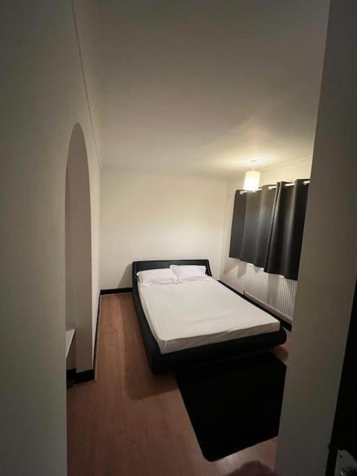 Cheerful 3 Bed House With Free Parking. Villa Nottingham Exteriör bild