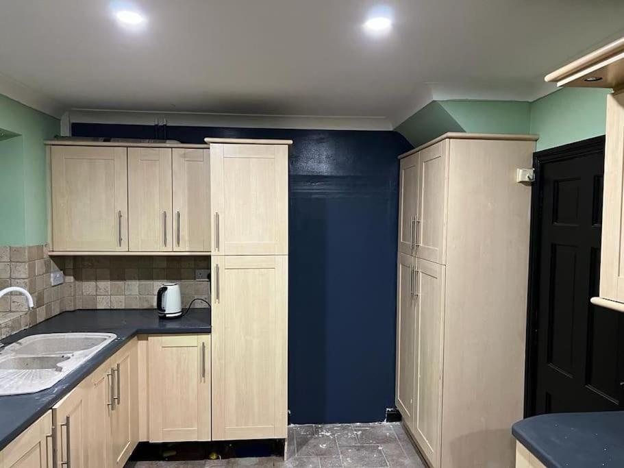 Cheerful 3 Bed House With Free Parking. Villa Nottingham Exteriör bild