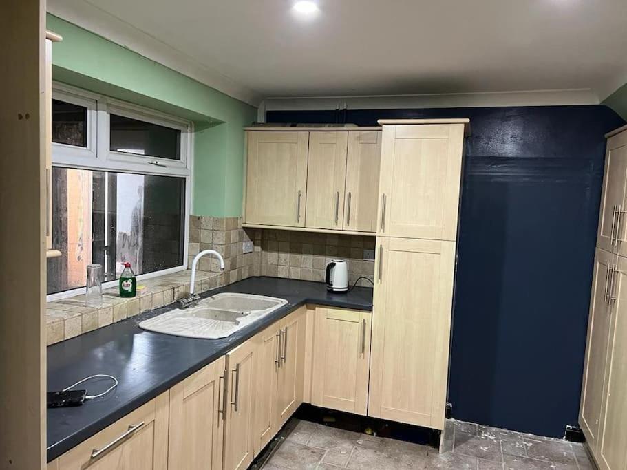 Cheerful 3 Bed House With Free Parking. Villa Nottingham Exteriör bild